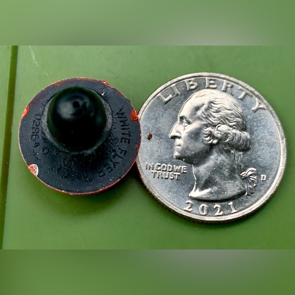 1990 Vintage Resin Composite WHITE FLYER Figural Clay Pigeon Skeet Lapel Pin - Picture 9 of 16